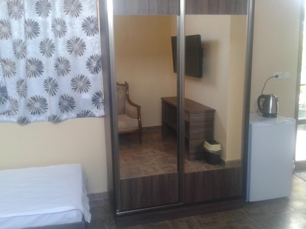 Maxim Mini Hotel Batumi Exterior photo