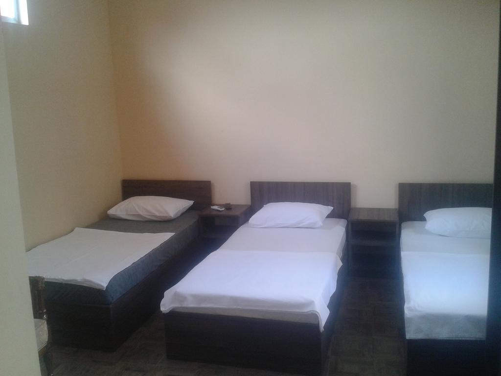Maxim Mini Hotel Batumi Room photo