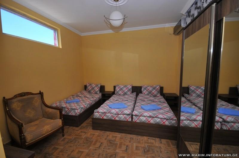 Maxim Mini Hotel Batumi Exterior photo